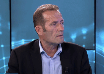 “Zjarrfikësit e kanë humbur durimin”, kryetari i sindikatës paralajmëron protesta në shtator