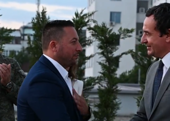 Kurti falënderon Mehajn: Edhe pse fizikisht larg Kosovës, kurrë s’ke qenë larg me mendje e zemër