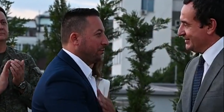Kurti falënderon Mehajn: Edhe pse fizikisht larg Kosovës, kurrë s’ke qenë larg me mendje e zemër