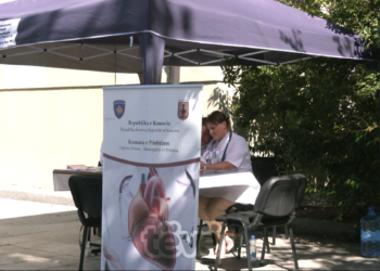 Temperaturat e larta, ekipet mjekësore në sheshin e Prishtinës