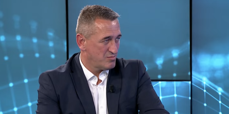 Rashiq thotë se kryetarët në veri kanë gabuar që kanë shkuar në punë nën përcjelljen e policisë