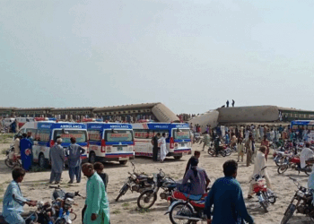 19 të vdekur e 50 të lënduar pasi treni del nga binarët në Pakistan