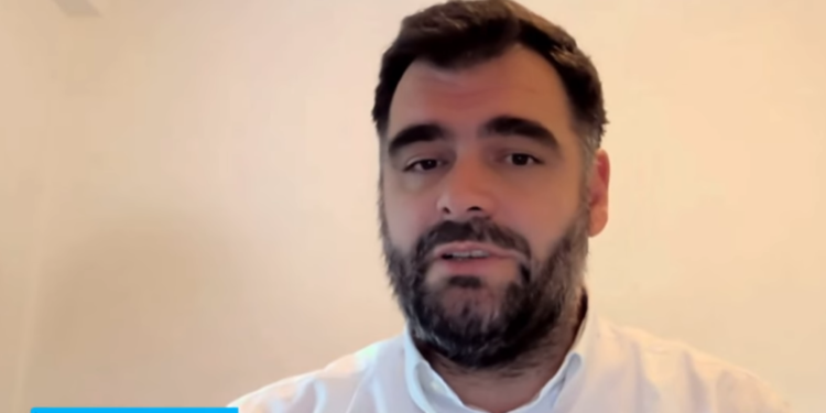 Këshilltari i Bislimit: Do të krijojmë kushte që shqiptarët t’i bëjnë ballë diskriminimit të Serbisë