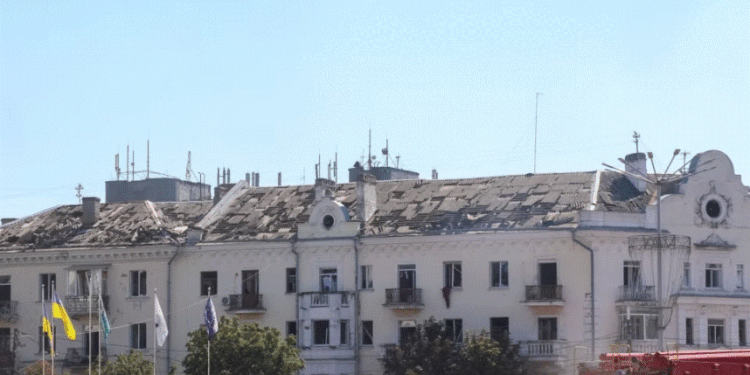 Gjashtë të vrarë, 37 të plagosur nga sulmi rus në qytetin ukrainas Çernihiv