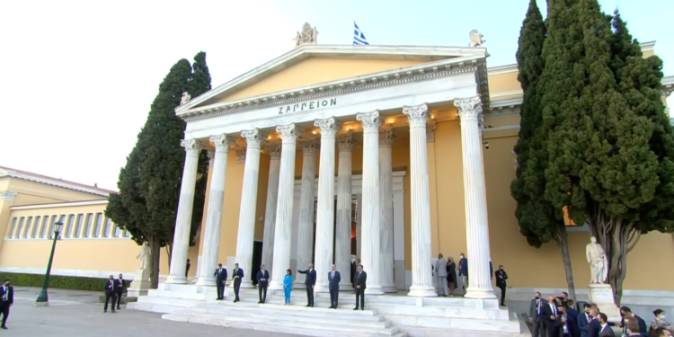 Takimi joformal në Greqi