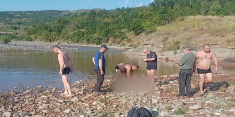 Të dielën dy viktima në Shqipëri, 11-vjeçari mbytet në Shkumbin, 55-vjeçari në plazhin e Darzezës