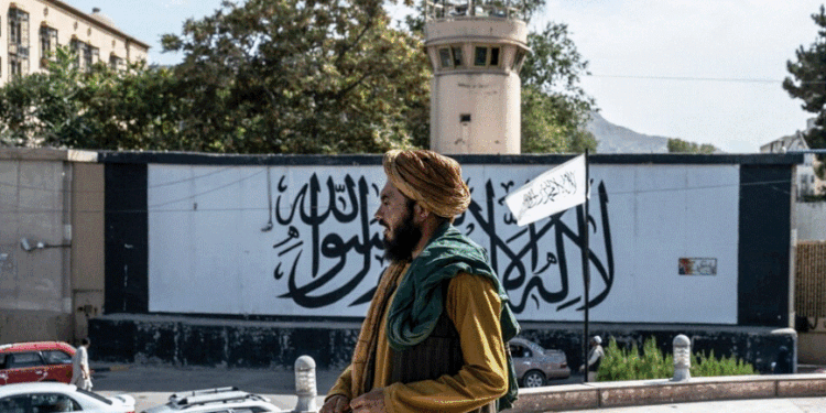 Talibanët ndalojnë partitë politike pasi i shpallin joislamike