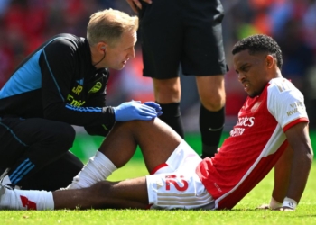 E konfirmon Arsenali, Timber jashtë për një kohë të gjatë