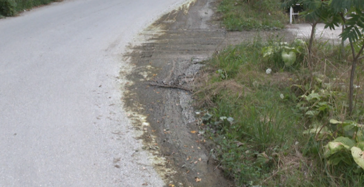 Derdhja e ujërave të zeza po shqetëson banorët e Lagjes së Doktorëve