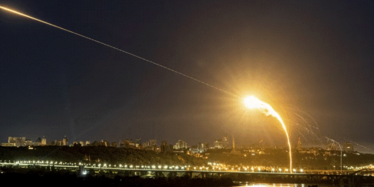 Ukraina thotë i rrëzoi 15 dronë rusë gjatë natës