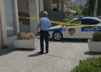 Vdes një 51-vjeçar, u godit me grushte nga një person pranë Gjykatës së Vlorës