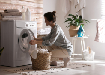 Gjërat që nuk duhet t’i vendosni kurrë në rrobalarëse