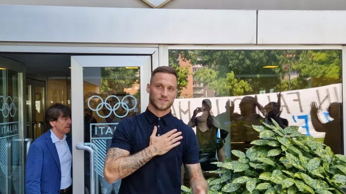 Prapaskenat e merkatos, Bologna refuzoi Interin dhe sulmuesi përfundoi te Roma