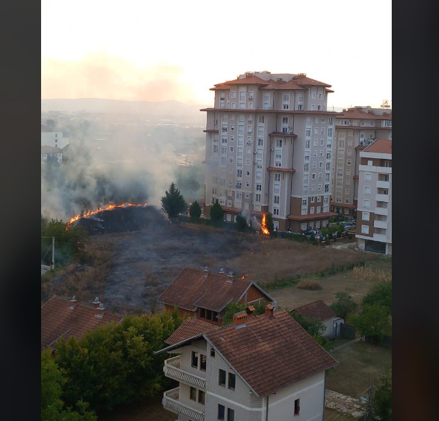 Zjarr në lagjen Kalabria në Prishtinë