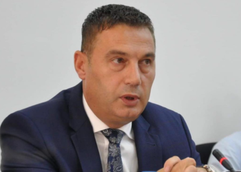 Ish ministrit të Arsimit i vdes gruaja në moshë të re