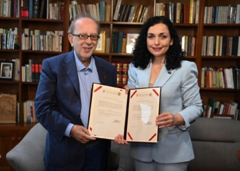 Osmani i dorëzoi nënshtetësinë e Kosovës shkrimtarit Ismail Kadare