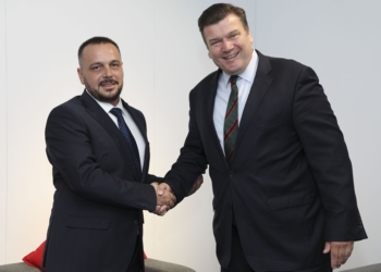 Maqedonci takohet me ministrin e brendshëm britanik, diskutojnë për bashkëpunim dypalësh  