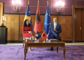 Rama publikon fotografi nga takimi me Osmanin: Me presidenten për të tashmen dhe të ardhmen