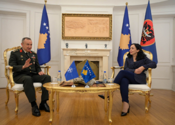 Osmani pret në takim komandantin në ardhje të KFOR-it, gjeneralmajor Özkan Ulutaş