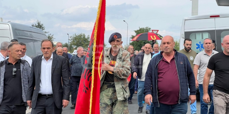 Fillon protesta e OVL-UÇK-së