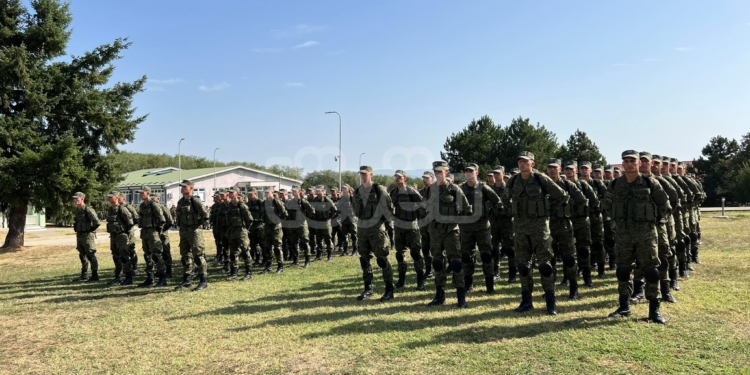 Diplomojnë rekrutët e rinj të FSK-së
