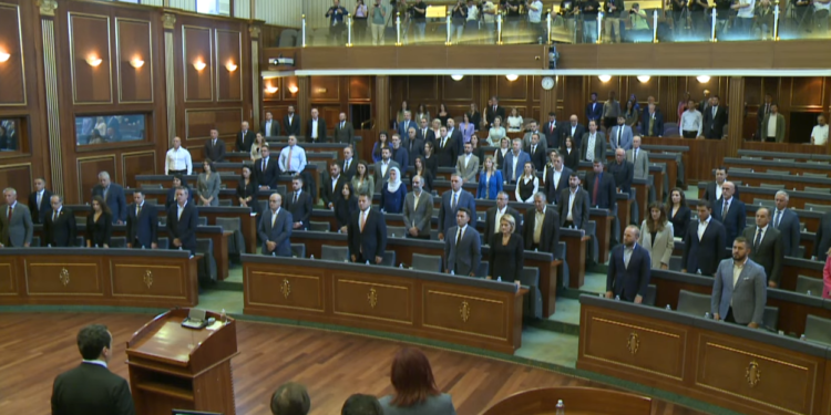Kuvendi i Kosovës mban një minutë heshtje në nderim të Afrim Bunjakut