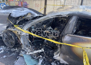 Digjet një veturë te rruga C në Prishtinë