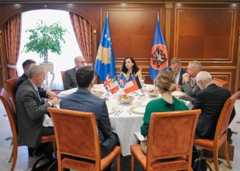 Osmani takon ambasadorët e Quintit dhe të BE-së: Të kërkohet llogaridhënie nga Serbia