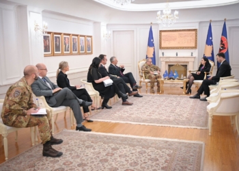 “Kosova e palëkundur që sfidat t’i kalojë me aleatët”, Osmani takon komandantin e KFOR-it dhe shefin e EULEX-it