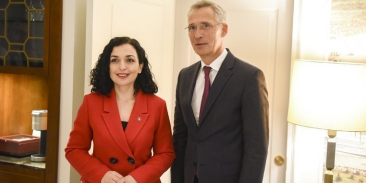 Presidentja Osmani sot në Bruksel, takohet me shefin e NATO-s