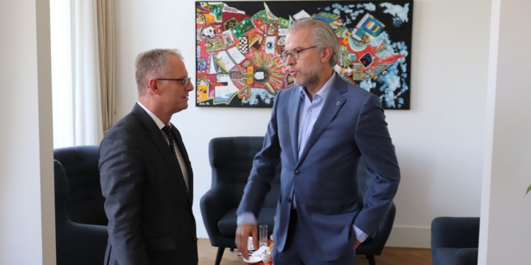 Bislimi takon eurodeputetin Reuten, flasin për procesin e dialogut