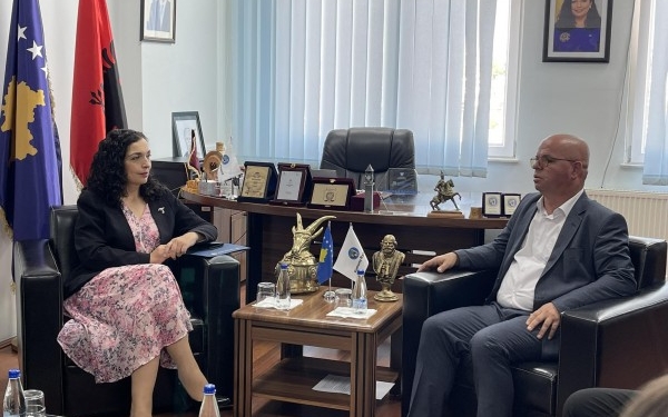 Presidentja Osmani nis takimin me kryetarin e Rahovecit