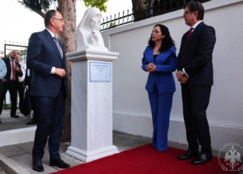 Përurohet busti i Nënë Terezës në Ambasadën e Kosovës në Shkup
