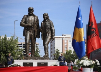 ​25 vjet nga rënia e Fehmi dhe Xhevë Lladrovcit