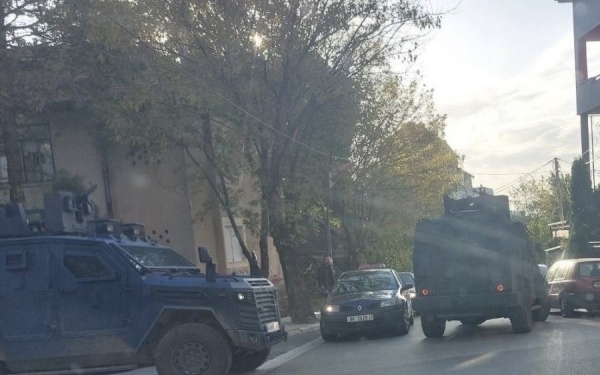 Policia bastis vilat e Radojiçiqit