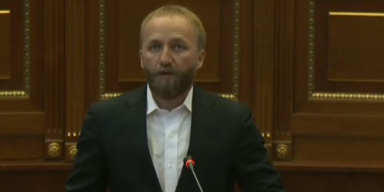 Tahiri: Është obligim i Konjufcës që të finalizohet themelimi i Komisionit Hetimor për rezervat shtetërore