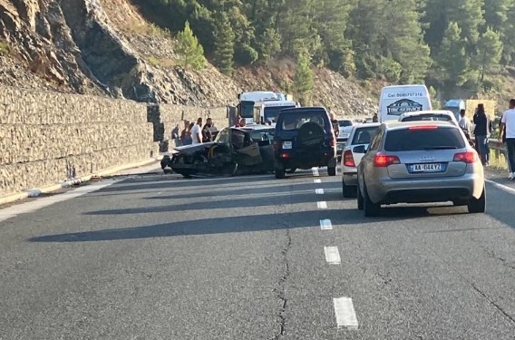 Aksident në Rrugën e Kombit, humb jetën polici shqiptar