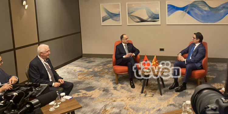 Pendarovski takohet me Begajn