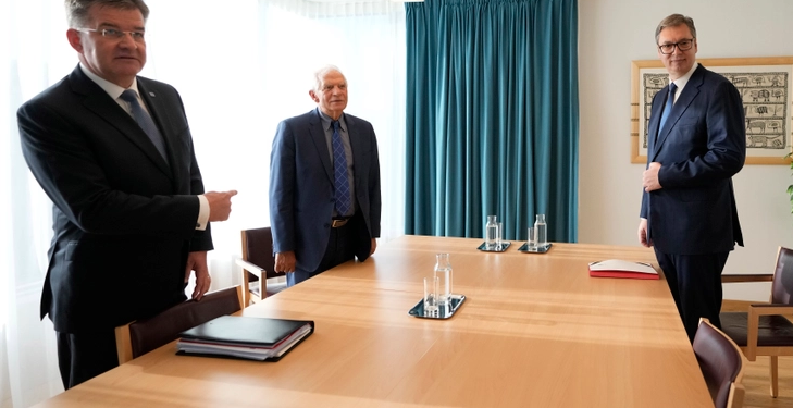 Nisin takimet në Bruksel, Borrelli e pret Vuçiqin