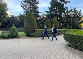 Krasniqi në takim me presidenten Osmani për situatën në veri