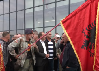 Veteranët e luftës protestojnë para EULEX-it