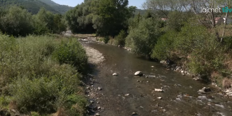 Protesta e banorëve të Soponicës kundër hidrocentralit