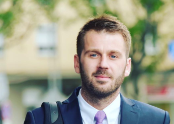 Shefi i Kabinetit të Konjufcës: Arsenal armësh gjendet në Manastirin e Banjskës