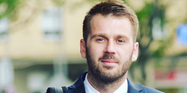 Shefi i Kabinetit të Konjufcës: Arsenal armësh gjendet në Manastirin e Banjskës