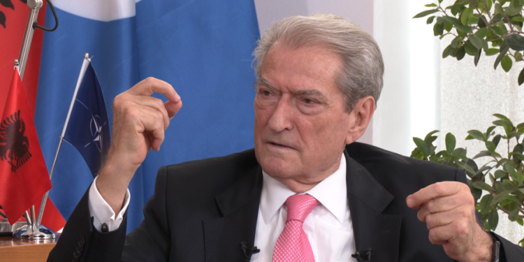 Kryetari i PD-së thotë se Grenell ka akuzuar dy ndihmës të Edi Ramës se janë marrë me gjetjen e dëshmitarëve kundër Thaçit