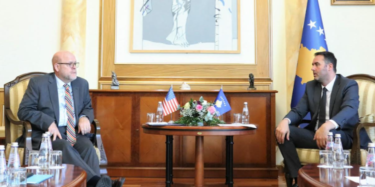 Konjufca takoi ambasadorin Hovenier, flasin për situatën në veri