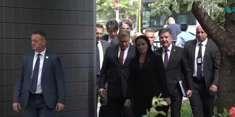 Deklarata e Escobar për Kurtin, opozita thotë se po rrezikohen vizat