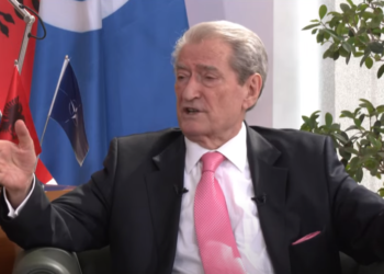 Berisha: Vuçiqi donte të përgjakte Kosovën