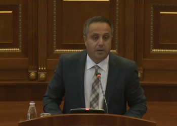 Selmanaj: Takimi Kurti-Vuçiq nuk është në koordinim me Kuvendin e Kosovës