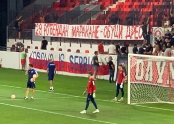 FFK-ja dënon pankartat shoviniste në ndeshjen Olympiacos – Aris, poashtu kërkon masa të rrepta edhe nga UEFA